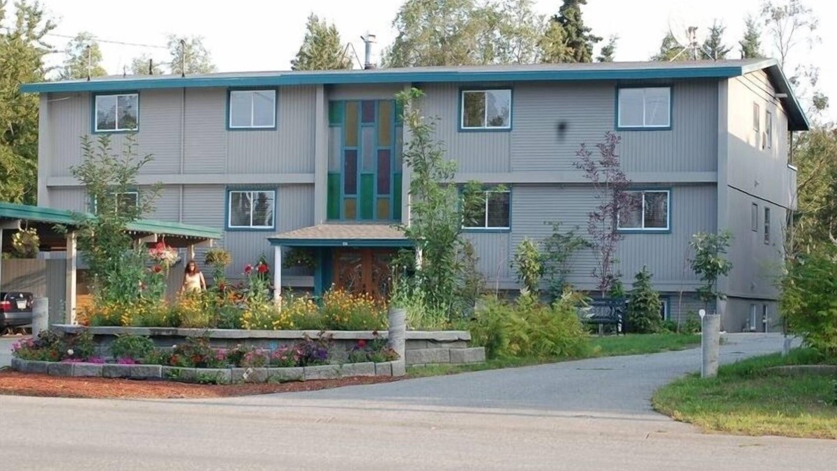 Spenard Apartment | Alaska-the Most Picturesque Place on Planet Earth (The Roosevelt)
