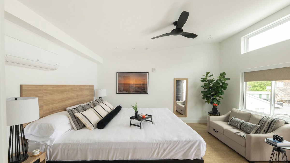 Rehoboth Beach Hotel | Alaskan King Suite | The Waypoint | w/Free Parking & Near Rehoboth Beach