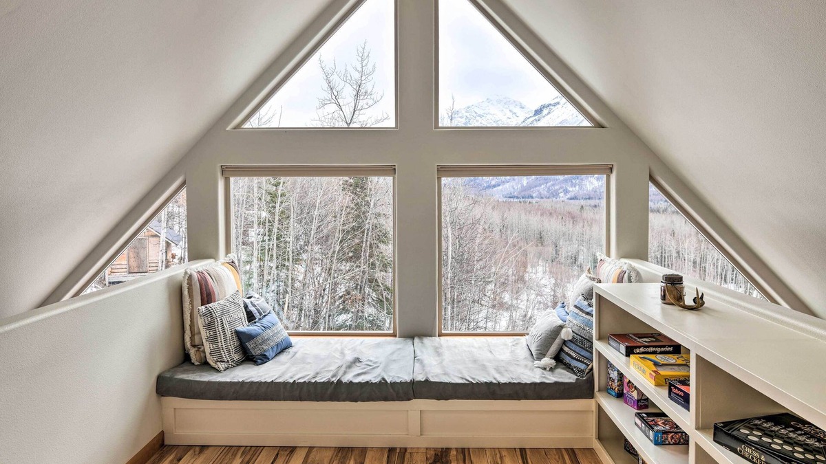 Eagle River Cottage | Alaskan Mountain Gem With Private Hot Tub & Gym!