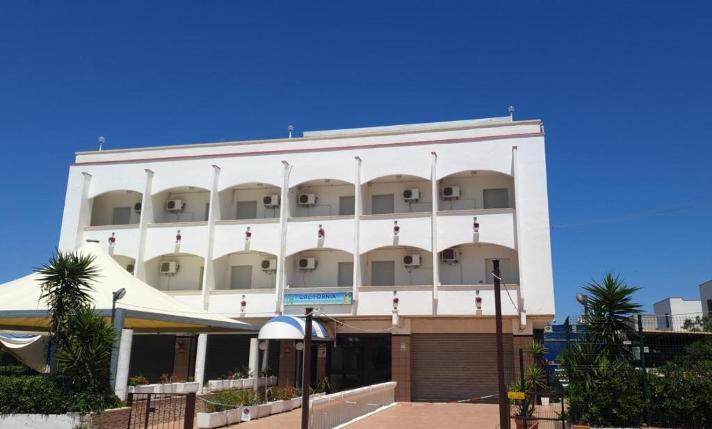 Lesina Marina Hotel | Albergo California