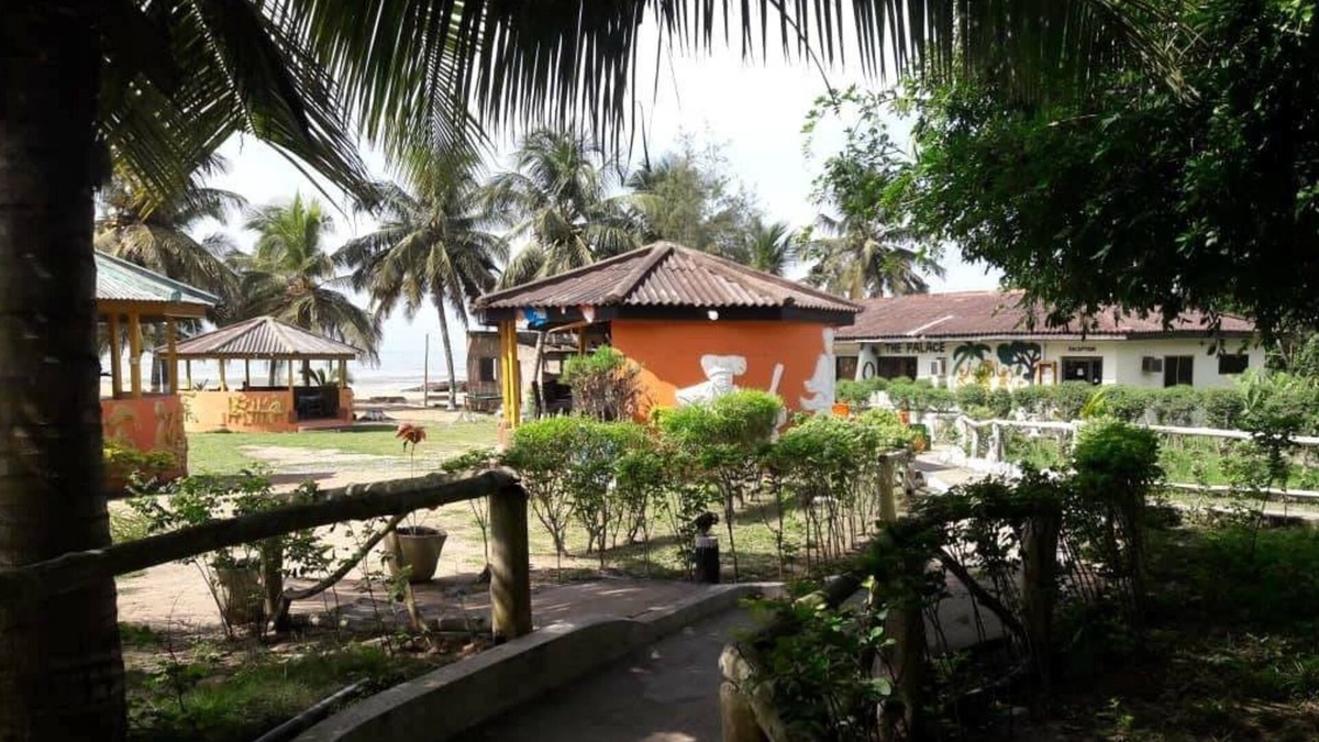 Ampenyi Hotel | Alberta's Palace Beach Resort