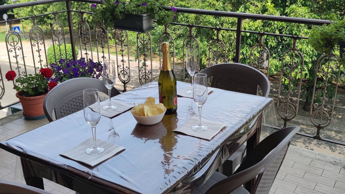 Formigine Apartment | Alby's apartment, in the Motor Valley with private parking