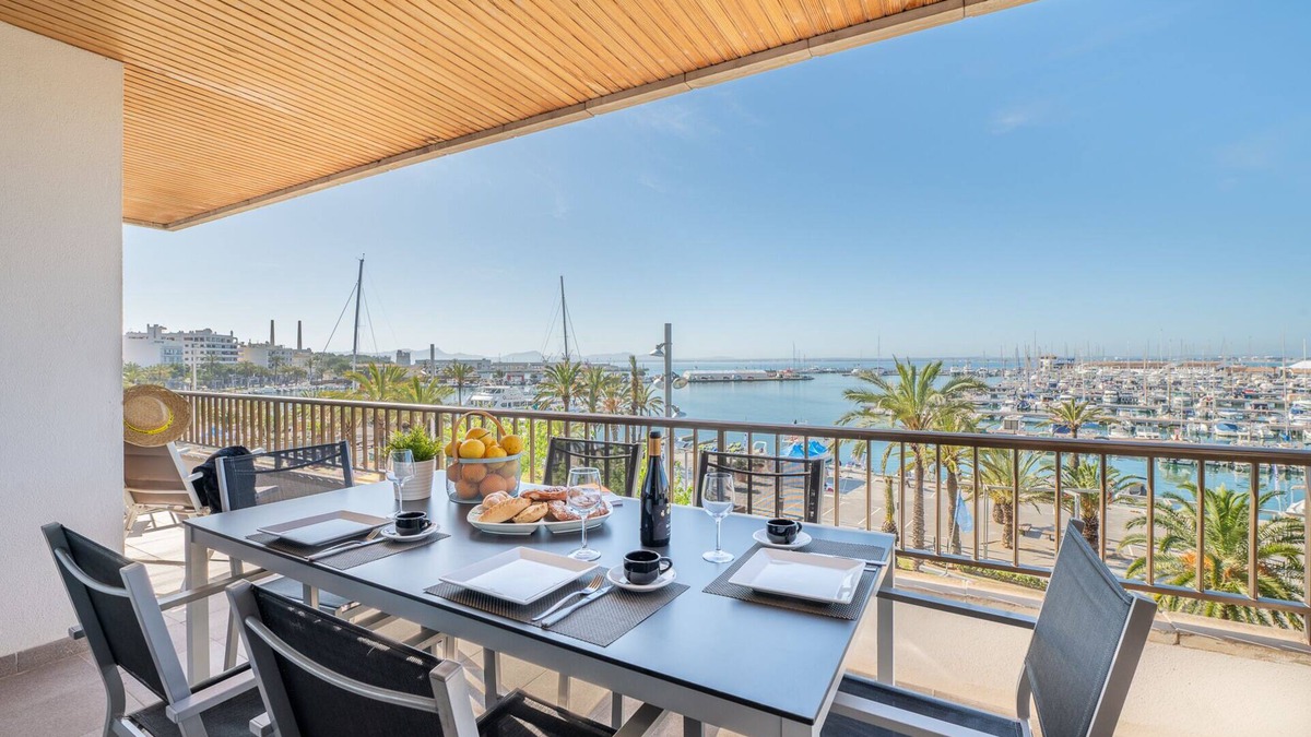 Alcudia Apartment | Alcudiamar etvpl/12507 Fantastic apartment with sea views on the seafront