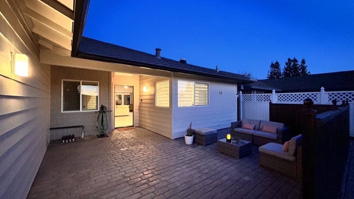 Lodi House | Alder Glen Getaway - Close to Wineries & Lodi Lake - Solar powered & EV hook-up
