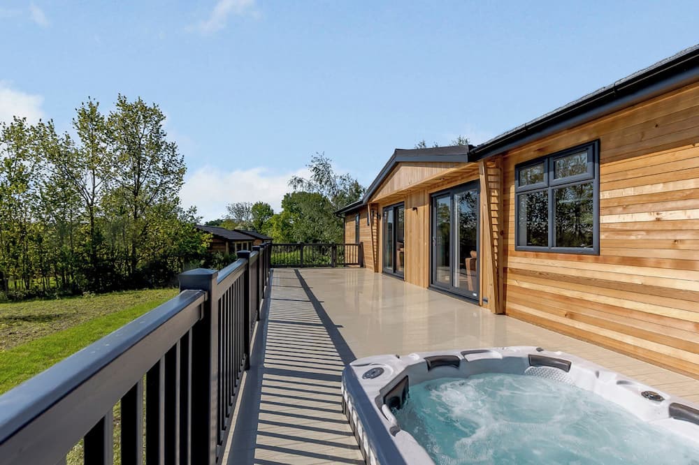 Saintbury Ski Chalet | Alderminster Lodge Premier