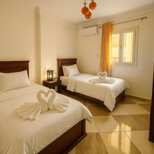 Ar-Raml 2 Apartment | Alex 2BR - Smart TV - Wi-Fi - Work Desks & Bicycle