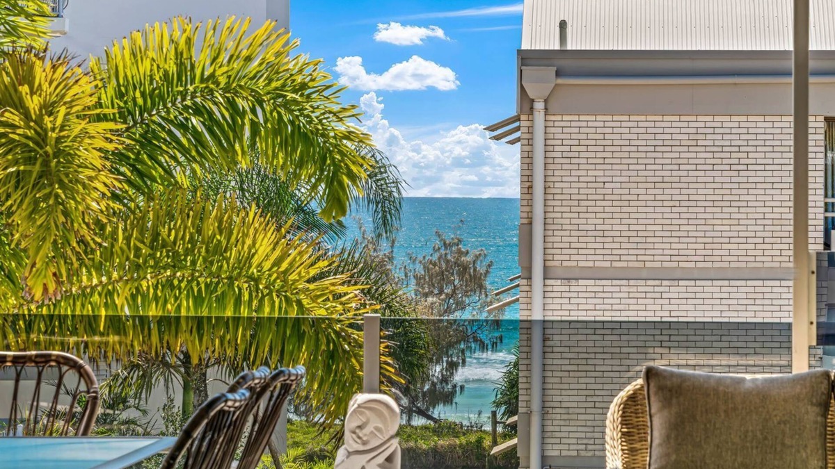 Alexandra Headland House | Alex Beach House 100 steps from the beach with ocean views sleeps 11