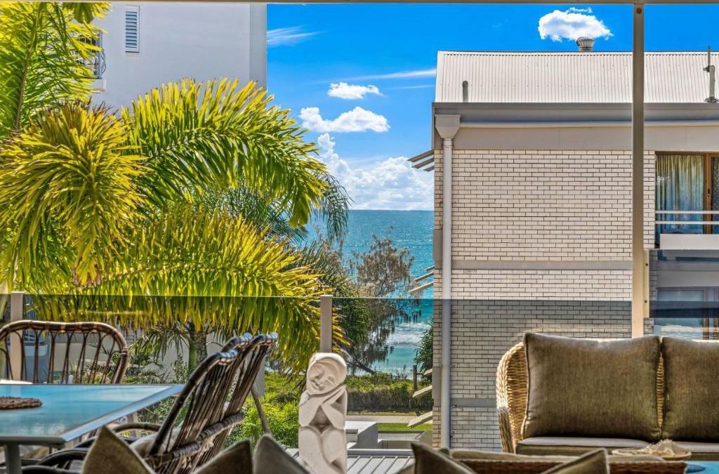 Alexandra Headland House | Alex Beach House, 100 steps to the sand, with ocean views