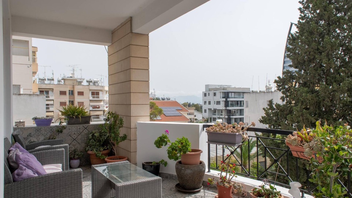 Dasoupolis Apartment | Alex Signature Suite