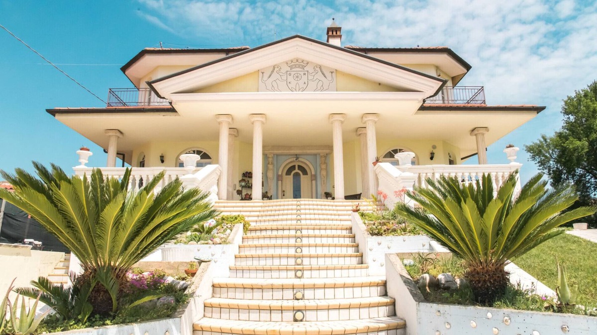 Collecorvino Bed & Breakfast | Alexander's Home | Sunny and luxurious B&B in Collecorvino