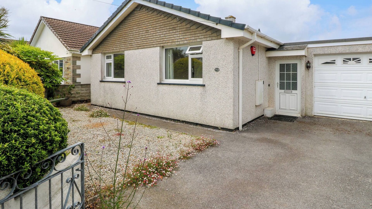 Illogan Cottage | ALEXANDRA CLOSE, with a garden in Illogan