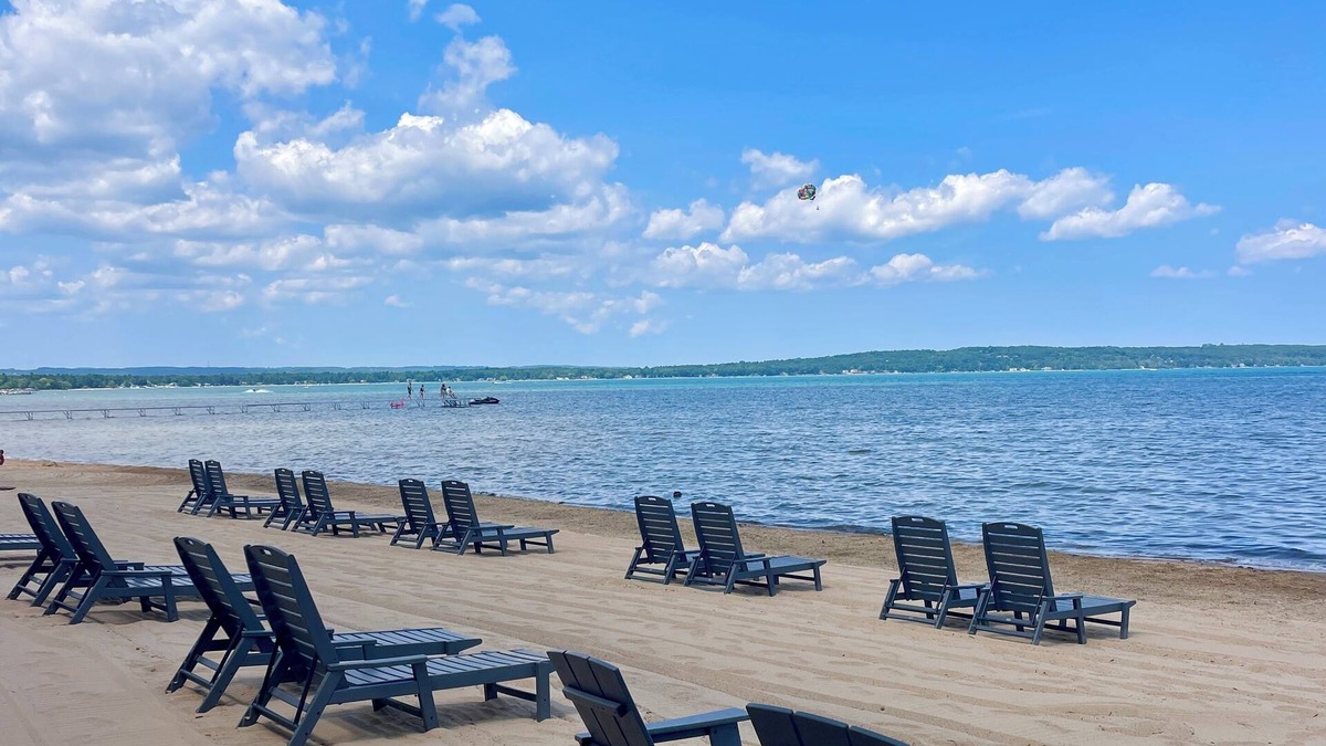 Traverse City Hotel | Alexandra Inn