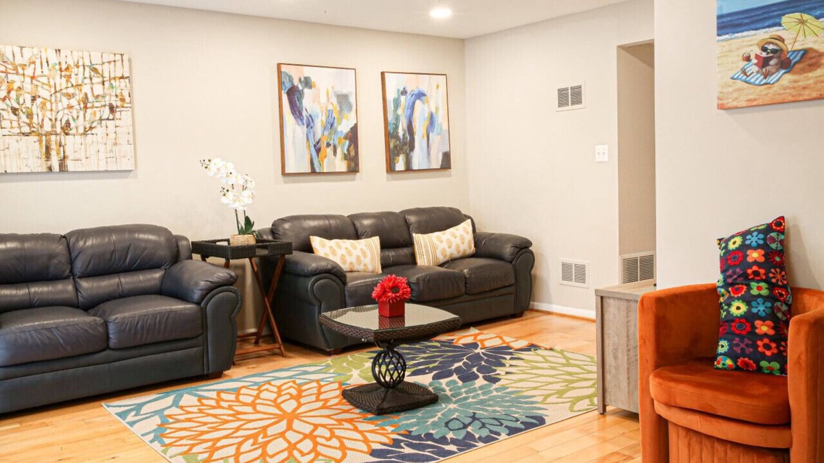 Landmark House | Alexandria Charming Townhome-3BR with free parking
