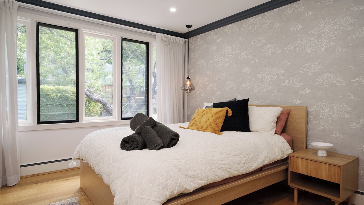 Glebe House | Alf and Lisa's Luxury Glebe House - 2BR, 2BA With Free Lockup Parking