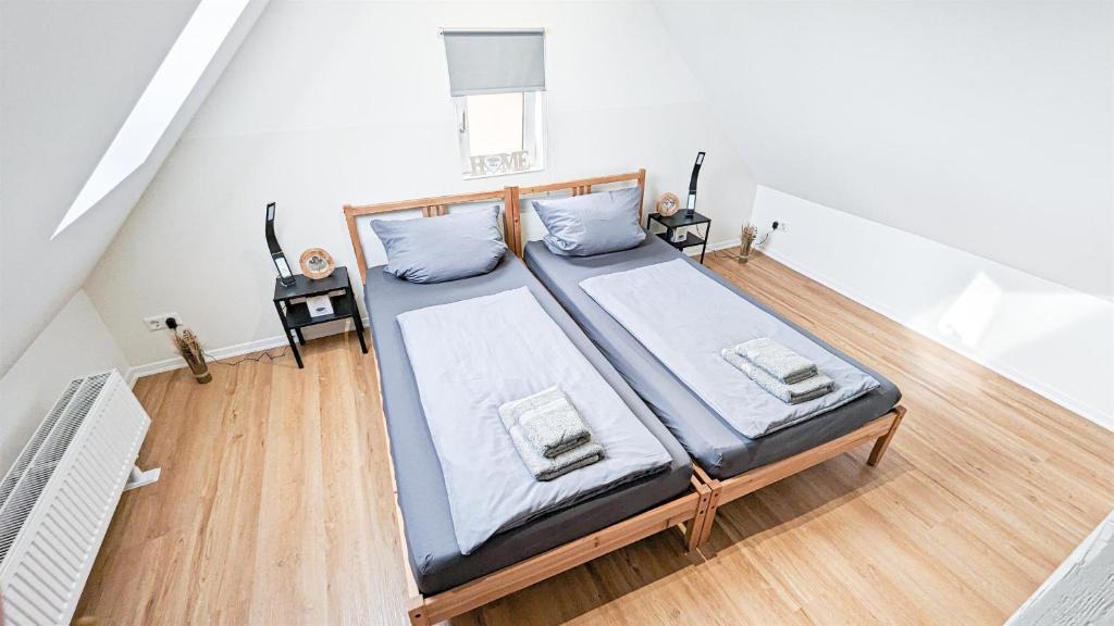 Stuttgart Apartment | ALFA Stuttgart 3BR 5 Beds Netflix INET EBK Wasen