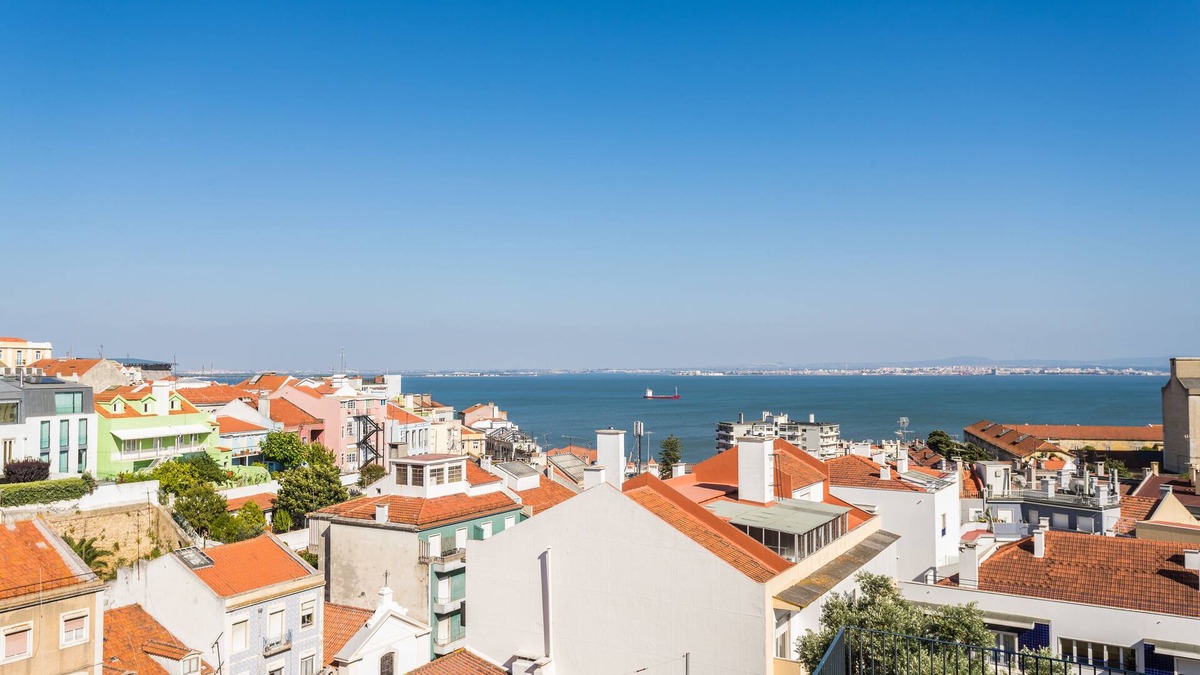 Santa Engracia Apartment | Alfama Lounge Three-Bedroom Apartment w/River View and Parking - by LU Holidays