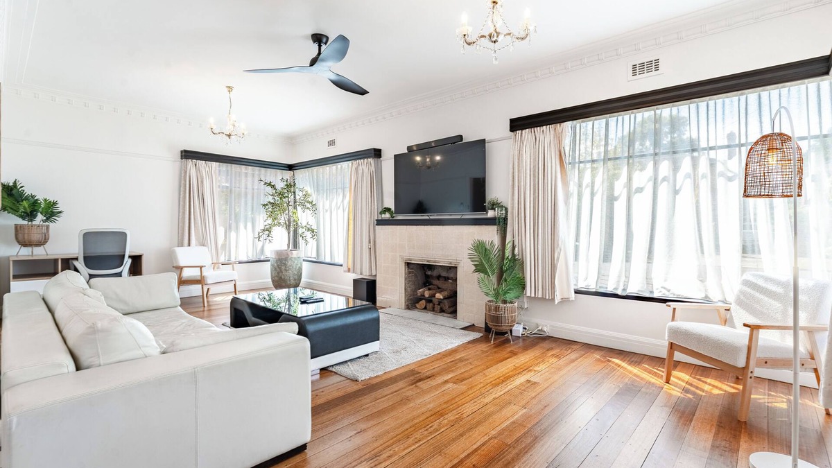 Lake Wendouree House | Alfred's Lakeside | 3 Bed Retreat At Top Location!