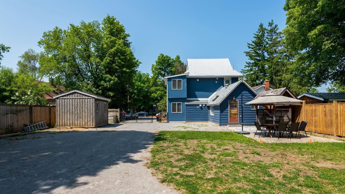 Barrie House | Alfred upper - luxury farm house - 3 levels