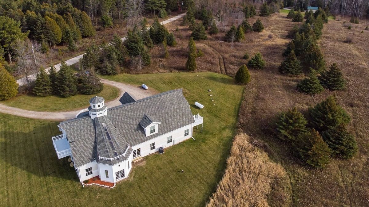 Algoma Cabin | Algoma Getaway, Sleeps 12 - The Barn at Silver Creek