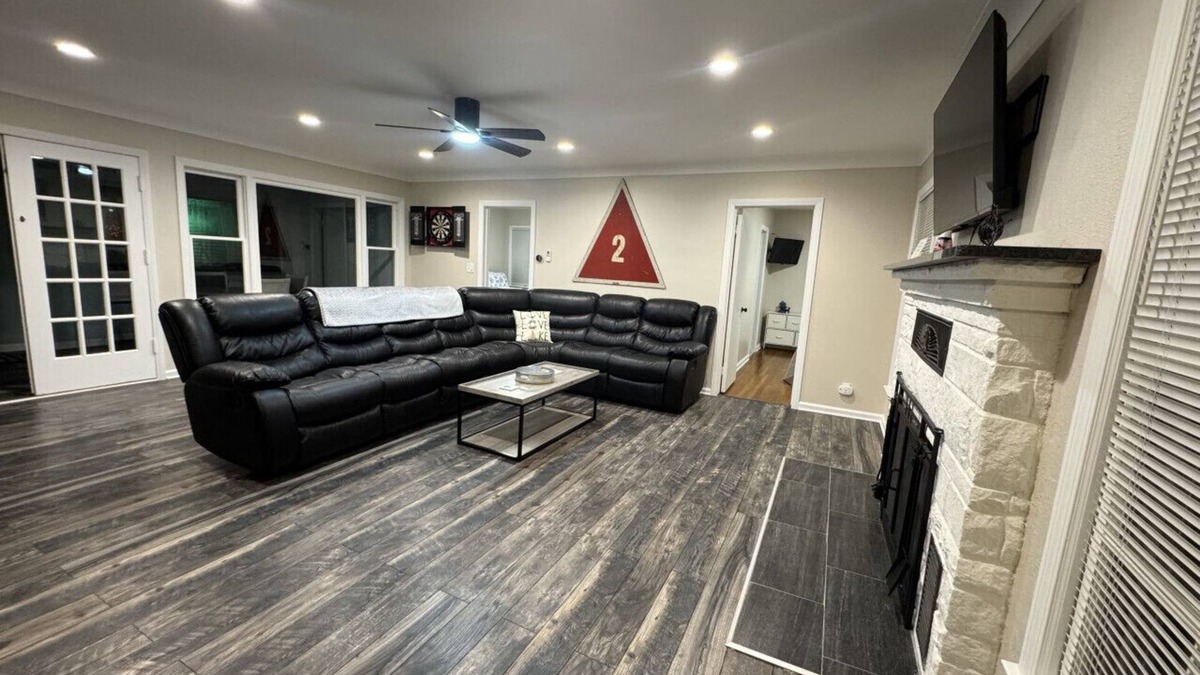 Algonac House | Algonac Canal Retreat for 12