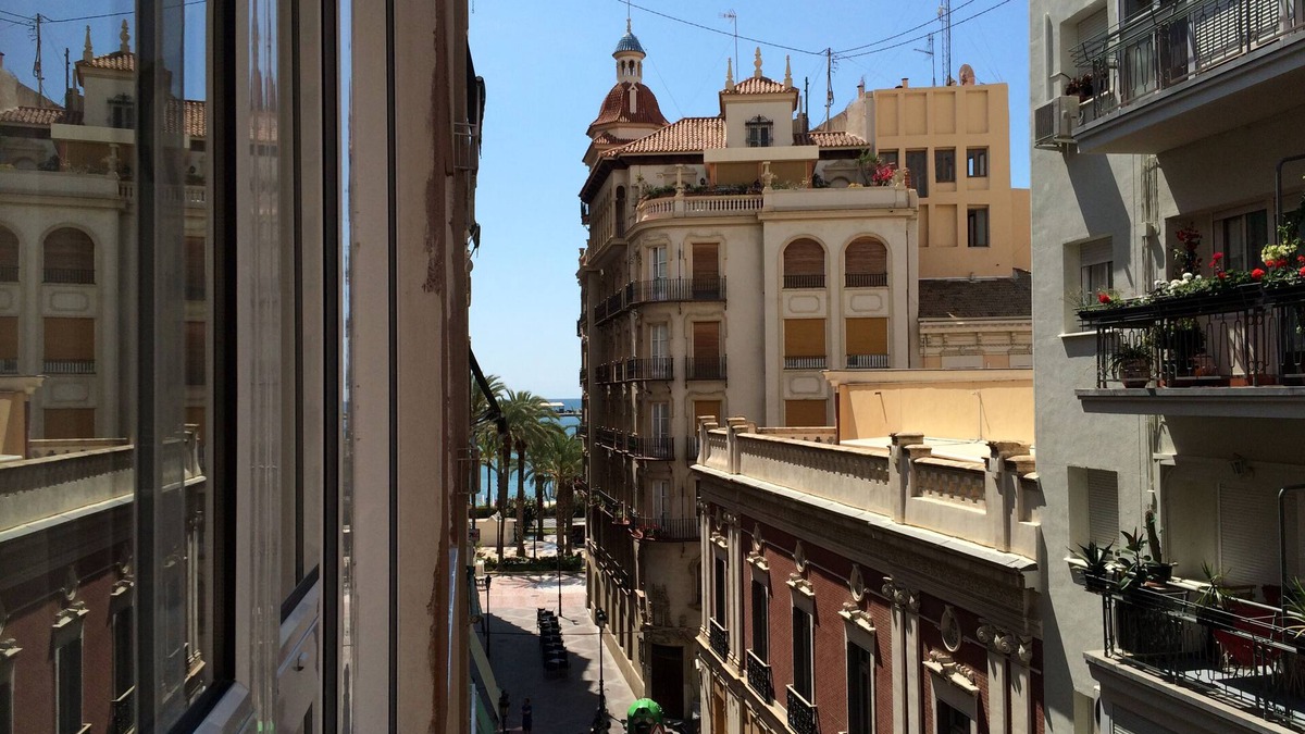 Alicante City Centre Apartment | Alicante - beautiful apartment between the beach and town center. WiFi.