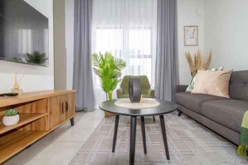 Greater Johannesburg Metropolitan Area Apartment | #AlimamaSpaces Buko's Greenlee Apartment