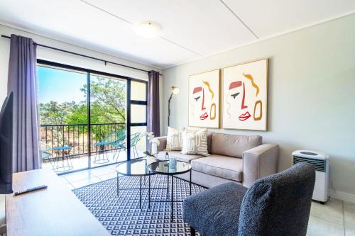 Greater Johannesburg Metropolitan Area Apartment | #AlimamaSpaces Rari's Greenlee