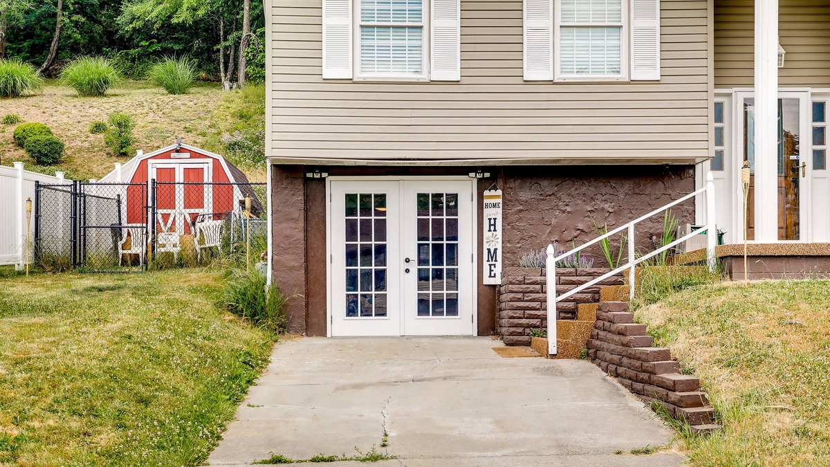 Ingomar House | Aliquippa Studio w/ Smart TVs & Gaming Console!