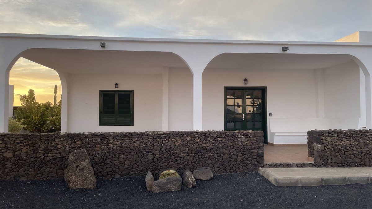 Las Brenas House | Aljibe House. Fantastic house near the beach in Yaiza, Lanzarote, Canary Islands.