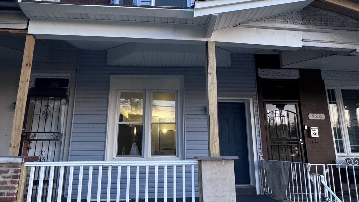 North Philadelphia Apartment | All amenities from washer dryer to central air. Bus takes minutes to center city