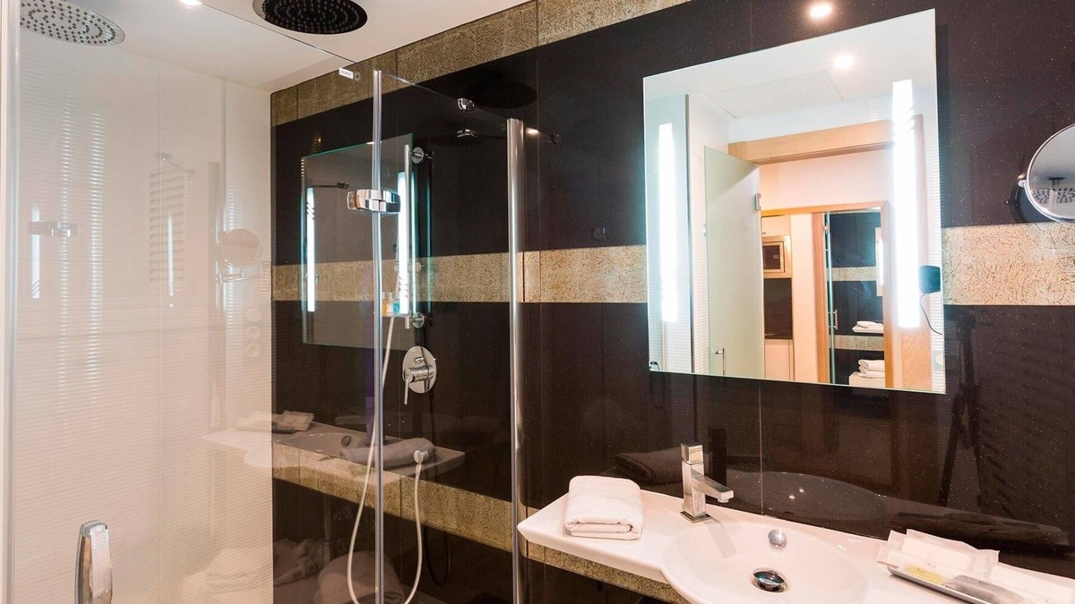 San Antonio Bay Resort | All-Inclusive Swim Up Deluxe Family Studio at Sirenis Seaview Country Club