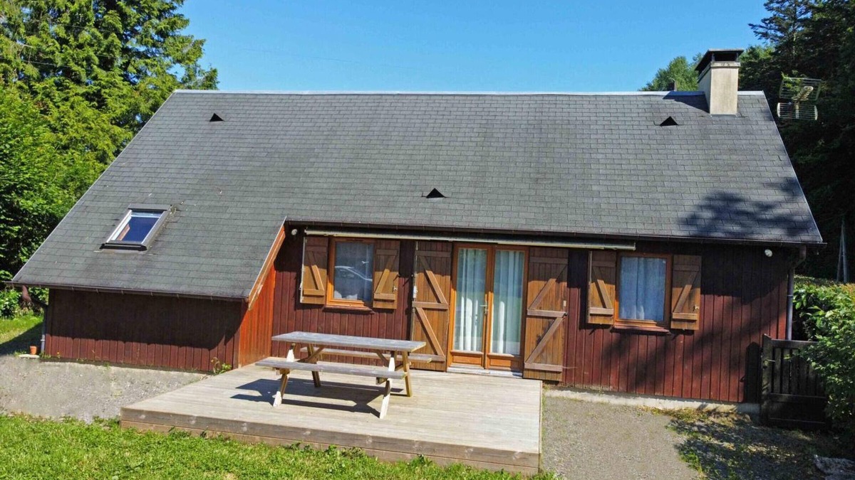 Chaumont Cottage | All-inclusive wooden chalet with terrace at forest's edge