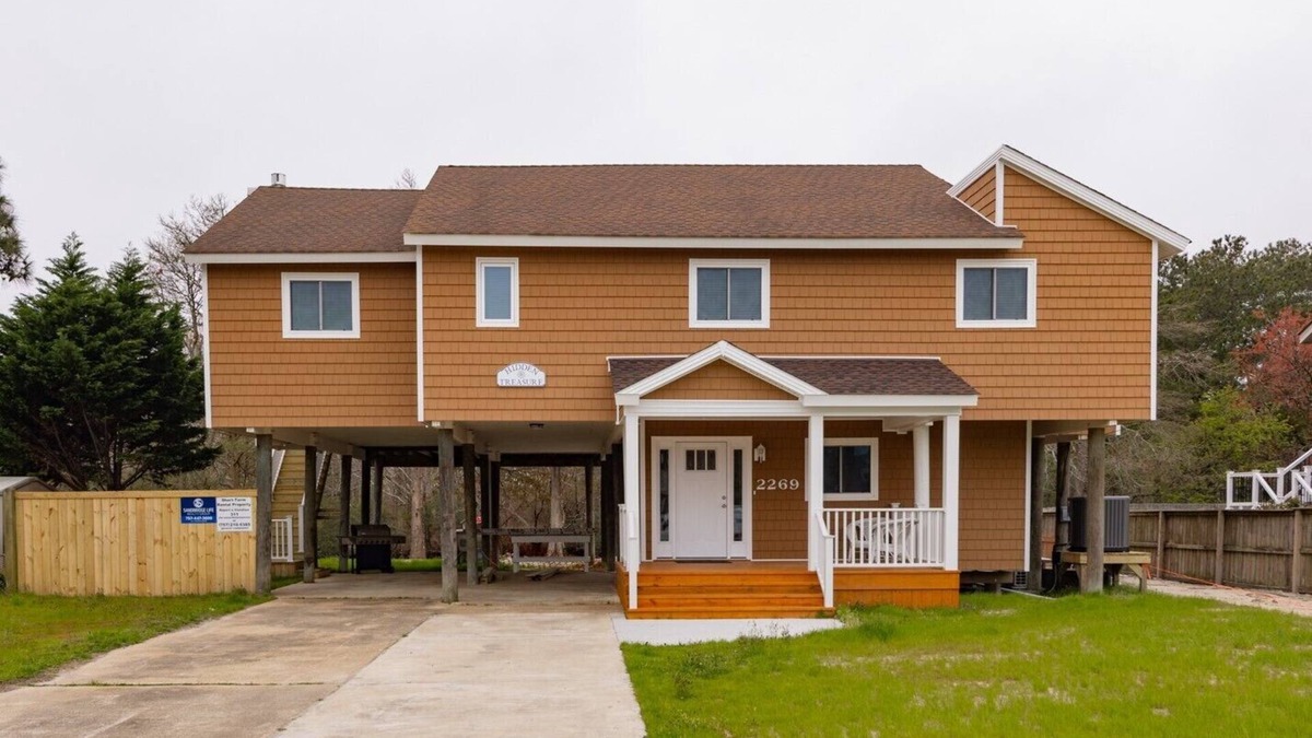 Sandbridge House | ALL NEW for 2024! Walk to Beach, Pool, Dog Friendly!