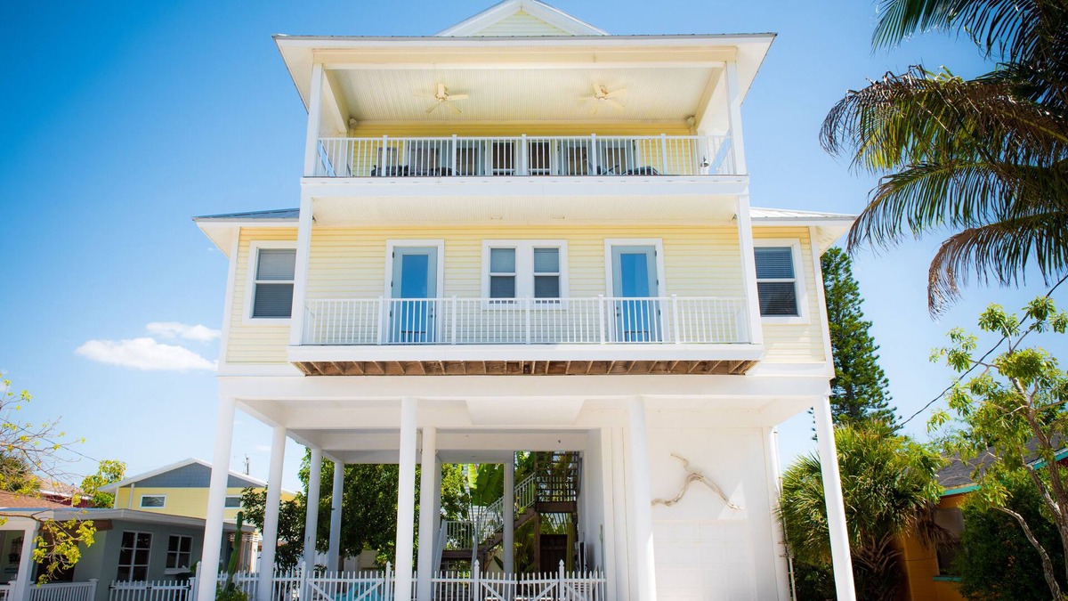 Englewood House | ALL NEW-Fully renovated! Steps to beach. Near Boca Grande. Great beaches/fishing