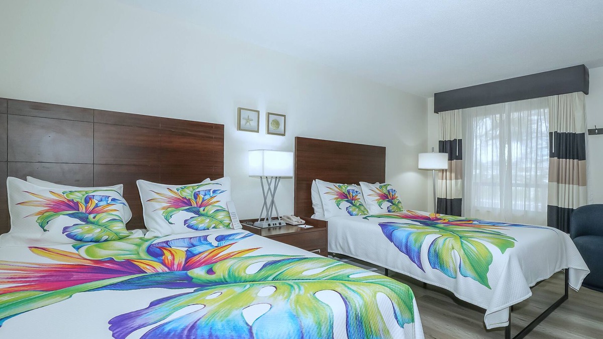 Trailer Estates Hotel | All-New, Private, 70" TV, Heated Pool, Tiki Bar & Grill