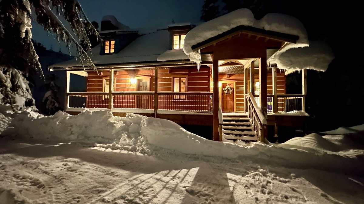 Hemlock Valley Cabin | All Seasons Chalet & Cabin in Sasquatch Resort on Hemlock mountain!