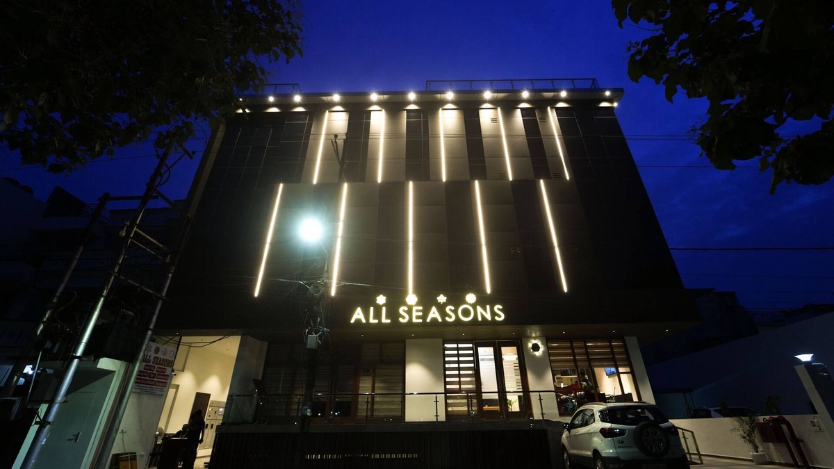 Gomti Nagar Hotel | All Seasons