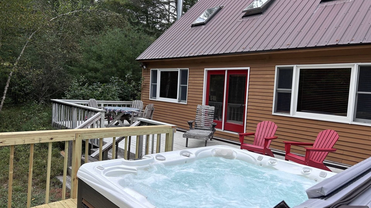 Sunday River Area House | All the comforts of home. 5 minutes to Sunday River! New hot tub.n