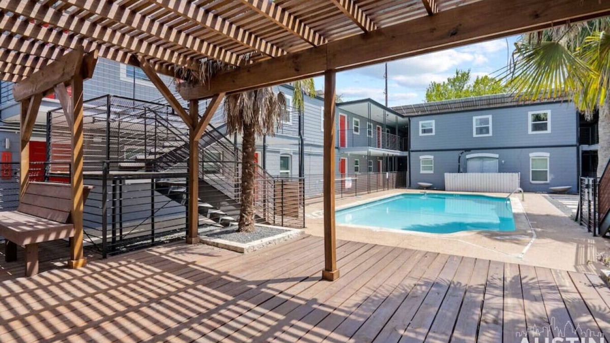 North University Apartment | All the Essentials For You + Your Pet in Hyde Park