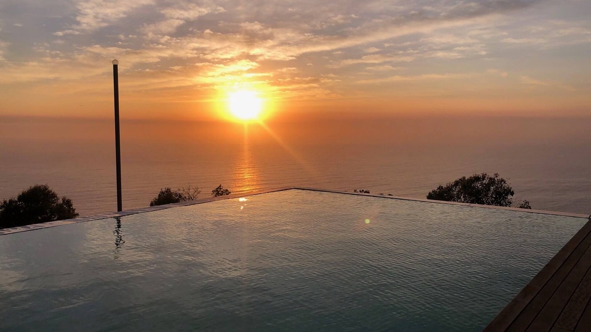 Otford House | All The Views - Ocean & Bush with Heated Infinity Lap and Play Pool