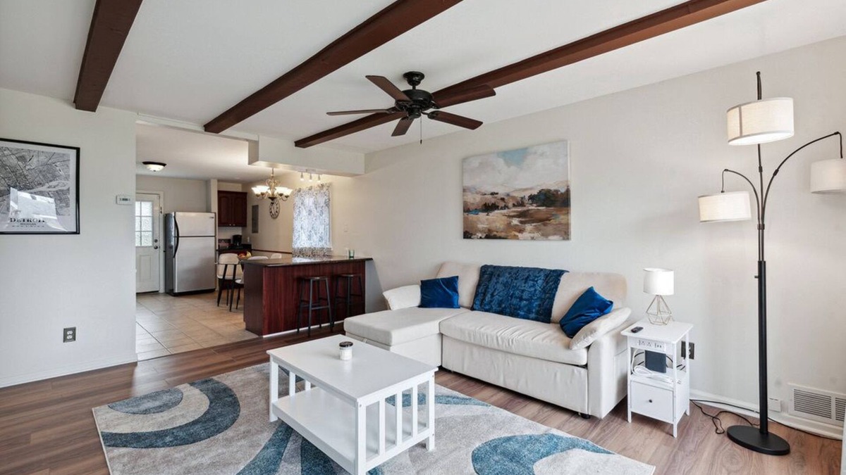 Taylor House | All you need, top notch comfort only 10 min from DTW airport