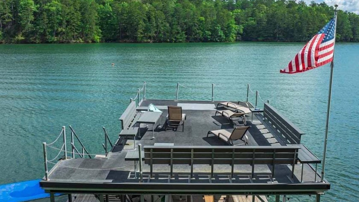 Blue Ridge Cabin | All Your'n - Pet Friendly | Lakefront on Lake Blue Ridge | Year Round Water | Private Dock