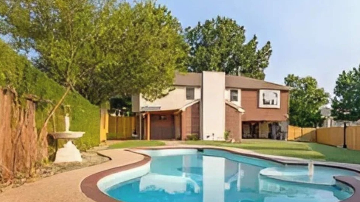 Allen House | Allen Oasis Pool Hot Tub Game Room & Yard