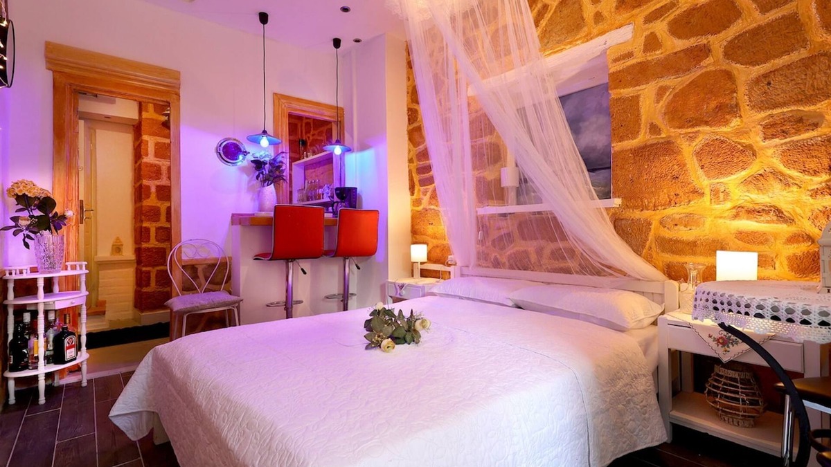 Aegina Apartment | Alley studio 1 by Frangki