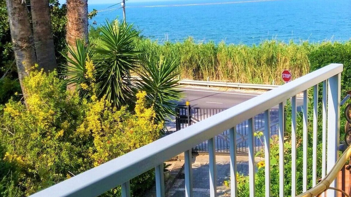 Vallevo Apartment | Alloggio fronte mare con terrazzo sulla Costa Dei Trabocchi