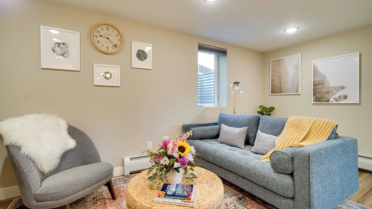 Turnagain Apartment | Alluring Anchorage Apt - Walk to Coastal Trl!