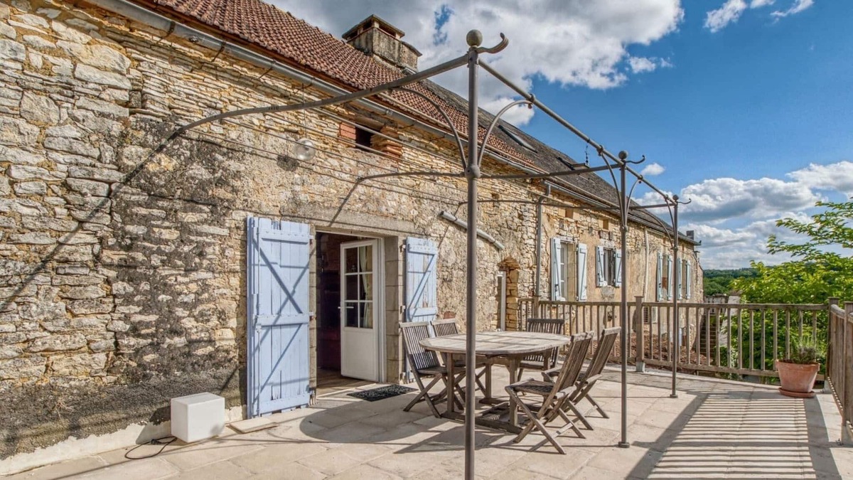 Degagnac House | Alluring Holiday Home in Dégagnac with Heated Pool