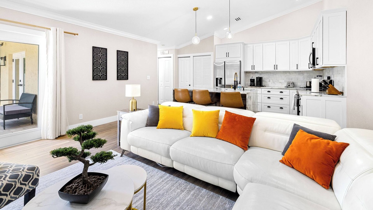 Wellington Villa | Alluring Luxury Oasis: Modern Comfort and Relaxation