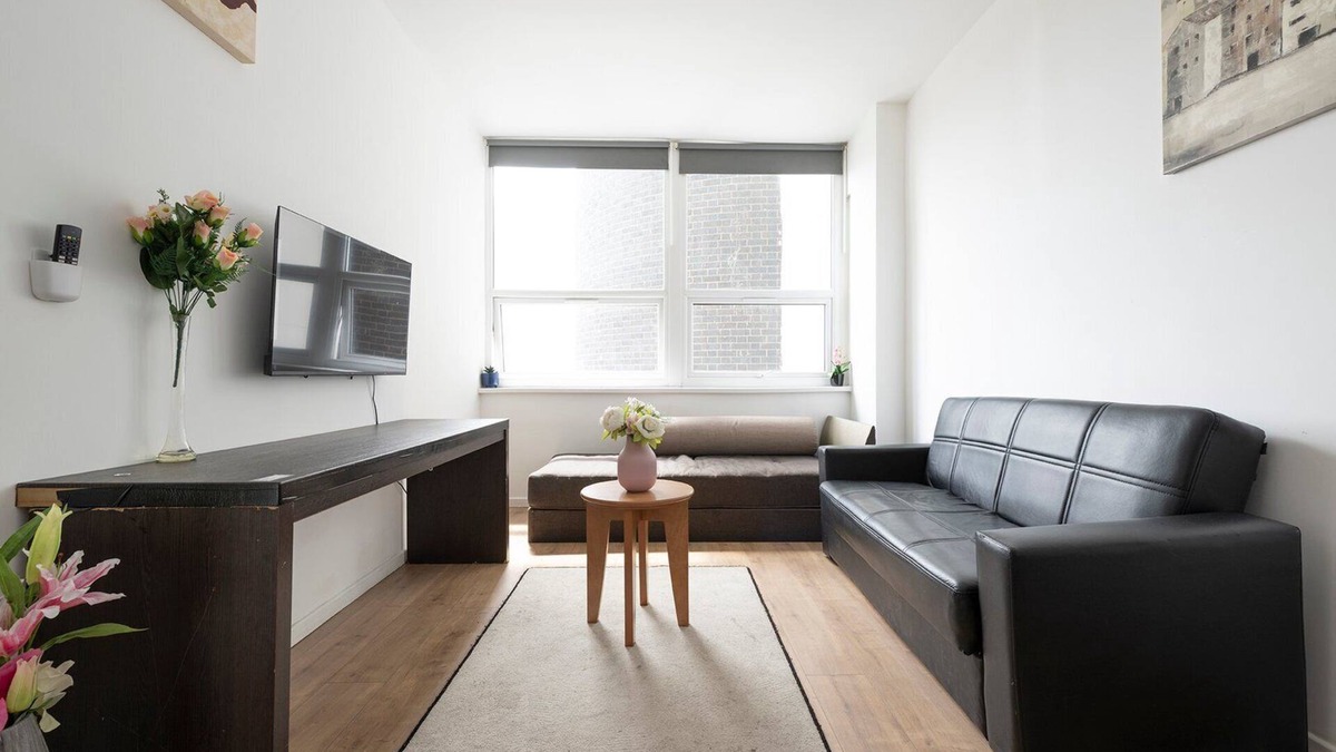 Smethwick Apartment | Alluring West Bromwich Getaway