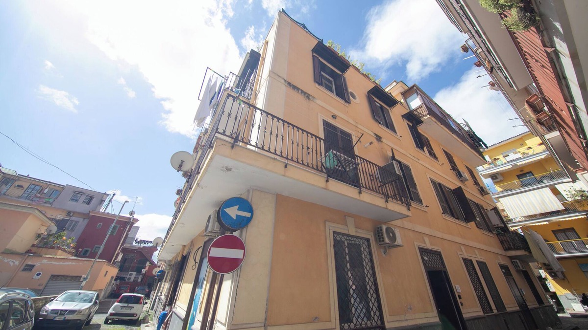 Pozzuoli Bed & Breakfast | ALMA elegante e luminoso appartamento sul lungomare Pozzuoli e vicino al centro